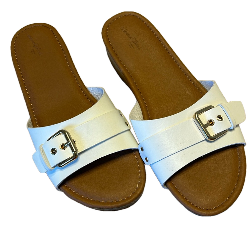 Universal Thread  white shoes size 10GUC platform sandals